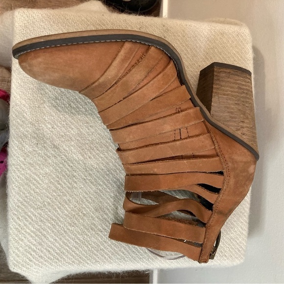 FREE PEOPLE SZ 38 Hybrid  Stacked Heel Strappy Back Zipper Ankle Boots Booties - Picture 4 of 11